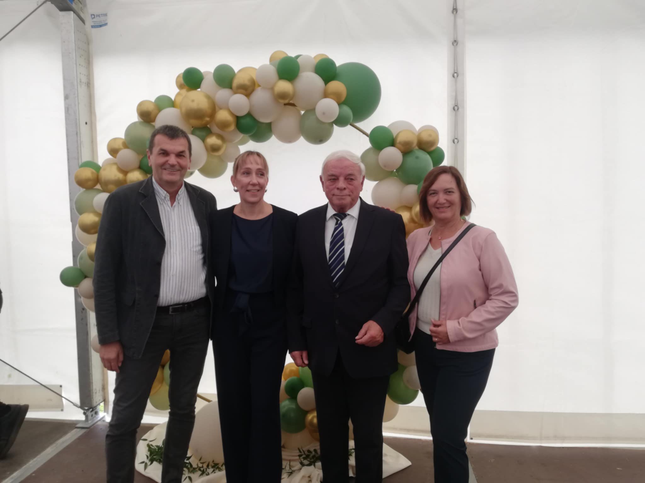 DESET LET DOMA TABER