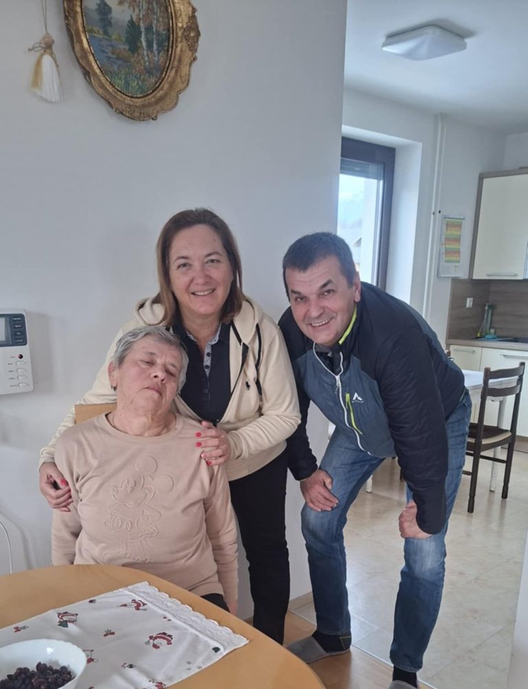 OBISK GLUHOSLEPE OSEBE NA DOMU